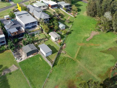 VINCES LANDING OLD EROWAL BAY 4pm Check Out Sundays - Hervey Bay Accommodation 2