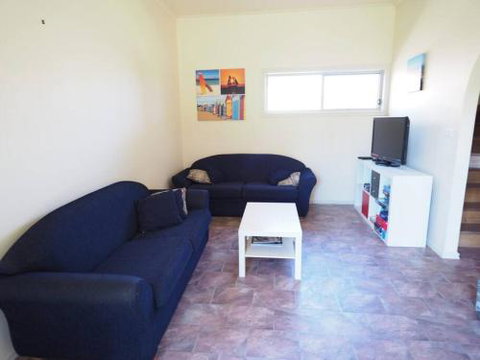 Sunset Deck Beach House Sandy Point - Hervey Bay Accommodation 2