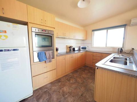 Sunset Deck Beach House Sandy Point - Hervey Bay Accommodation 4