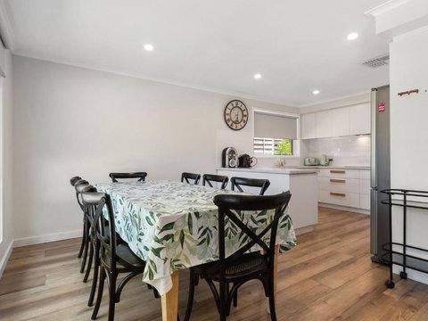 Rosebud Family Escape On Laurens - Hervey Bay Accommodation 1