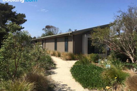3 Anderson Avenue Sandy Point - Hervey Bay Accommodation 6