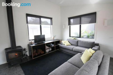 3 Anderson Avenue Sandy Point - Hervey Bay Accommodation 4