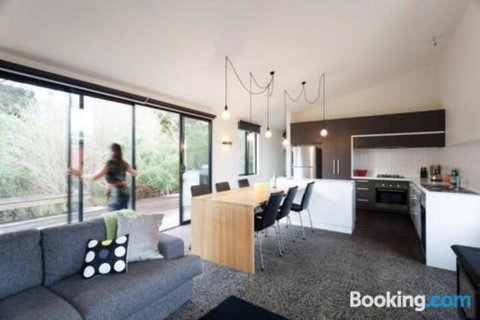3 Anderson Avenue Sandy Point - Hervey Bay Accommodation 3