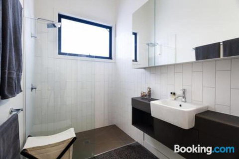3 Anderson Avenue Sandy Point - Hervey Bay Accommodation 1