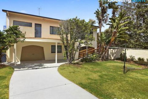 Beachfront Delight 14b Bareena Avenue - Tourism Hervey Bay 2