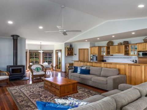 GULL HOUSE Kiama 4pm Check Out Sundays - Hervey Bay Accommodation 3