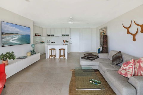 SPECTACULAR OCEAN FRONT Sounion6 - Tourism Hervey Bay 1