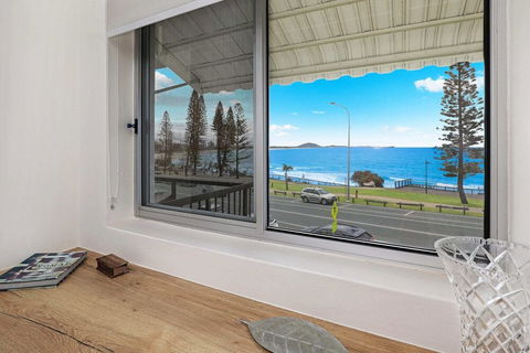 SPECTACULAR OCEAN FRONT Sounion6 - Tourism Hervey Bay 2