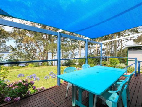 WIRANI On The WATER Sanctuary Point 4pm Check Out Sundays - Hervey Bay Accommodation 0