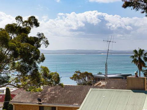 Views Of Shoal Bay 75 Ronald Ave Views & Air Con - Hervey Bay Accommodation 0