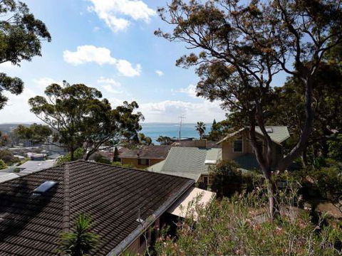 Views Of Shoal Bay 75 Ronald Ave Views & Air Con - Hervey Bay Accommodation 3