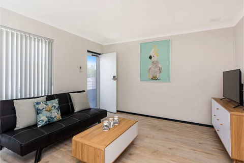 Executive 1BR Suite - Close To Foreshore & Cbd - Hervey Bay Accommodation 3