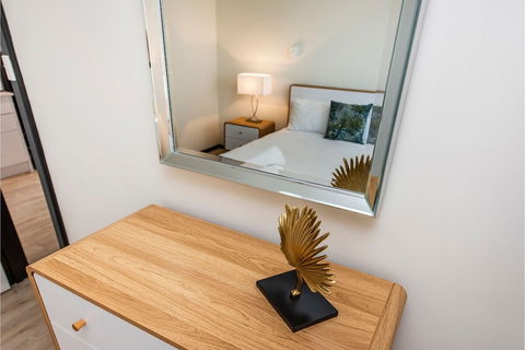 Contemporary 1BR Apartment - Near The City - Hervey Bay Accommodation 4