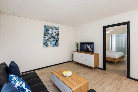 Modern 1 Bedroom Apartment Near The River And The City - Hervey Bay Accommodation 2