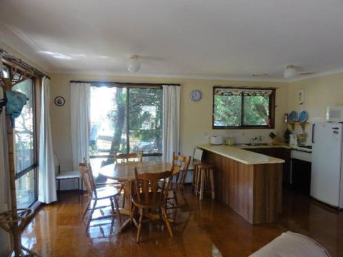 14 Tecoma Avenue Sandy Point - Hervey Bay Accommodation 6