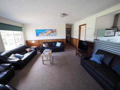 27 Beach Parade Sandy Point - Hervey Bay Accommodation 2