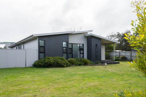 34 Ash Avenue Sandy Point - Hervey Bay Accommodation 0