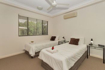 Oceansprey Beachfront Apartments - Tourism Hervey Bay 3