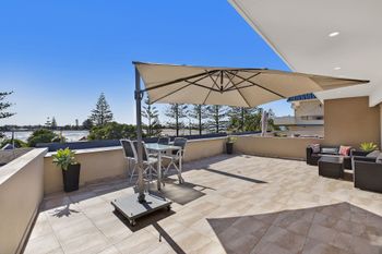 Lakeshore Apartment 3 - Hervey Bay Accommodation 0