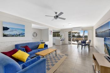 Lakeshore Apartment 3 - Hervey Bay Accommodation 6