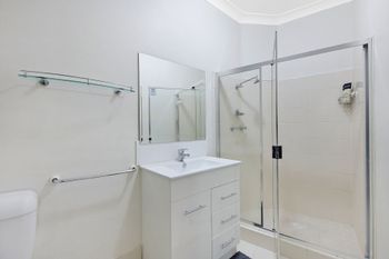 Lakeshore Apartment 3 - Hervey Bay Accommodation 2