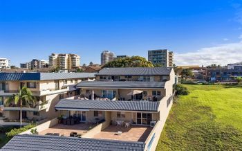 Lakeshore Apartment 3 - Hervey Bay Accommodation 1