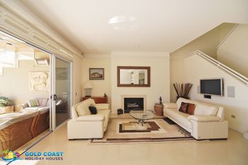 Harbourfront Retreat - Hervey Bay Accommodation 0