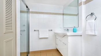 The Apartment Service HELP7 - Tourism Hervey Bay 4