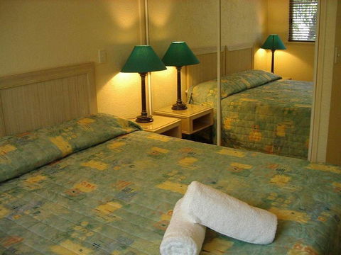 Coral Apartments Latitude 16 - Tourism Hervey Bay 0