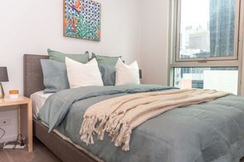 Melbourne City Apartment With Parking - Tourism Hervey Bay 2