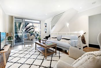 Broabdeach Sleek & Stylish Living - Hervey Bay Accommodation 0
