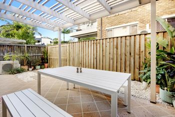 Broabdeach Sleek & Stylish Living - Hervey Bay Accommodation 6