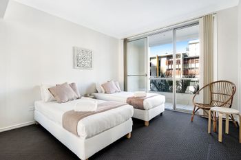 Broabdeach Sleek & Stylish Living - Hervey Bay Accommodation 3