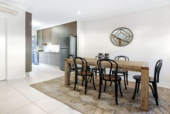 Broabdeach Sleek & Stylish Living - Hervey Bay Accommodation 1