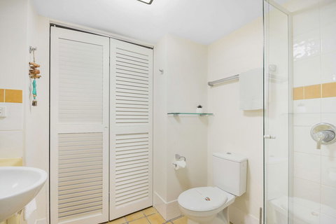 Alex Beach Resort 412 - Hervey Bay Accommodation 2