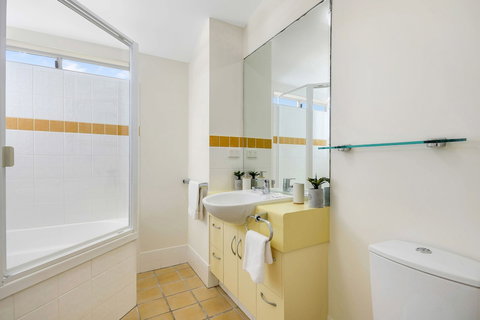 Alex Beach Resort 412 - Hervey Bay Accommodation 5