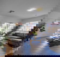 Big Family Fun 4 Bedrooms House in Point Cook - Hervey Bay Accommodation