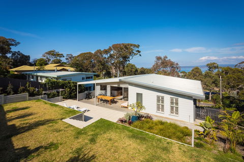 ADS On Collins - Tourism Hervey Bay 0