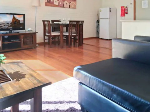 Sun, Beach, Shops, Wifi, Netflix - Hervey Bay Accommodation 6