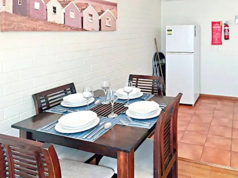 Sun, Beach, Shops, Wifi, Netflix - Hervey Bay Accommodation 4