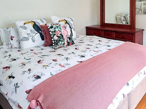 Sun, Beach, Shops, Wifi, Netflix - Hervey Bay Accommodation 1
