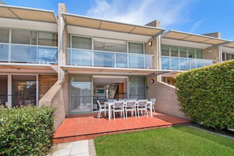 Number 4 James Cook Apartments - Hervey Bay Accommodation 0