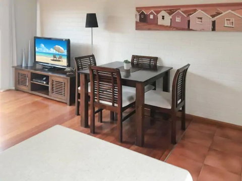 Home Near Shops & Beach - Hervey Bay Accommodation 3