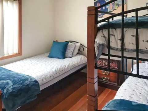 Home Near Shops & Beach - Hervey Bay Accommodation 0