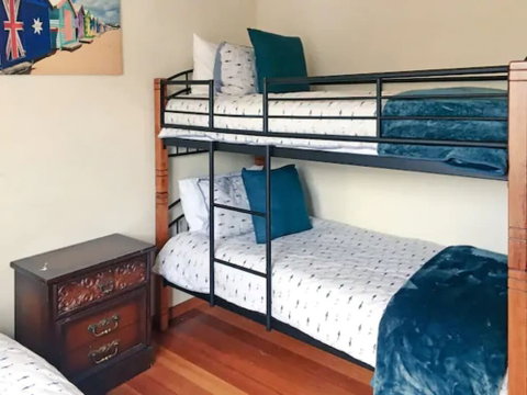 Home Near Shops & Beach - Hervey Bay Accommodation 5