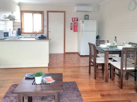 Home Near Shops & Beach - Hervey Bay Accommodation 5