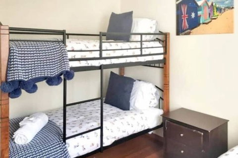 Home Near Shops & Beach - Hervey Bay Accommodation 4