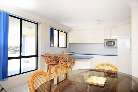 Hi Surf Unit 1 - Hervey Bay Accommodation 2