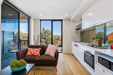 BRUNSWICK Stylish Space With Parking + Netflix - Tourism Hervey Bay 0