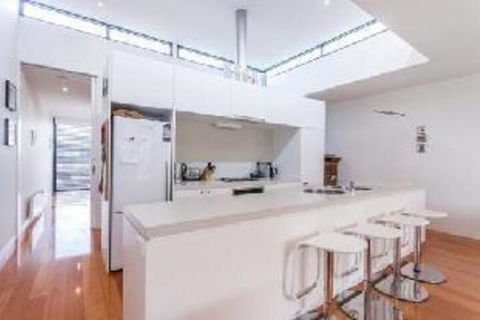 Anglesea Surf Beach Apartments - Tourism Hervey Bay 4